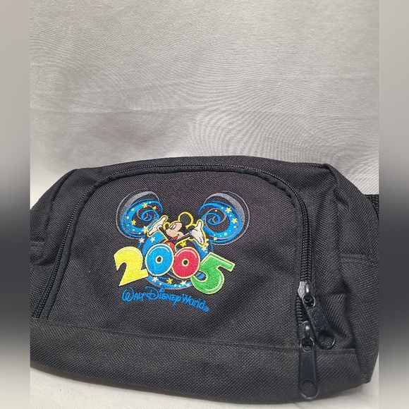 Vintage 2005 Walt Disney World Black Unisex Zip Up Fanny Pack Bag with Strap - Picture 2 of 9